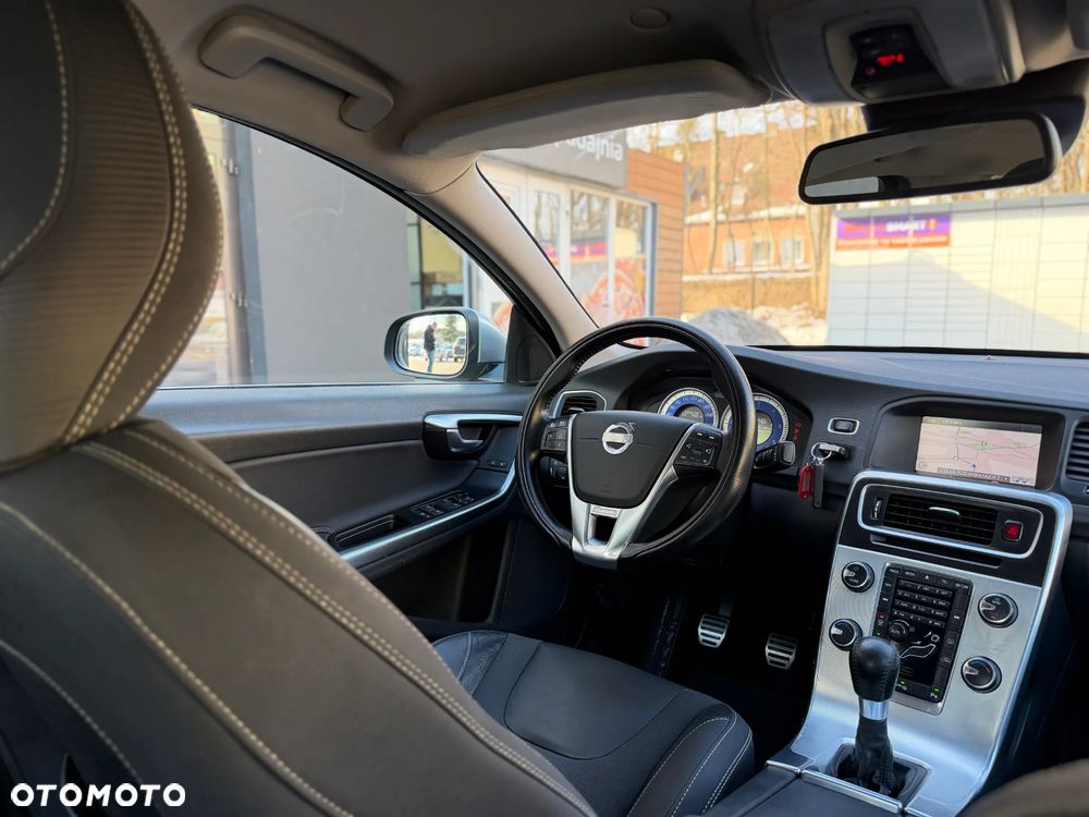 Volvo S60 D4 R-Design - 33