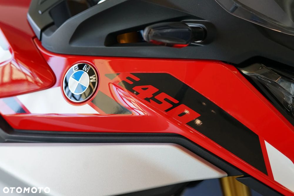 BMW F - 33