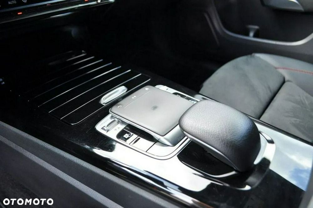 Mercedes-Benz CLA 200 7G-DCT AMG Line - 17