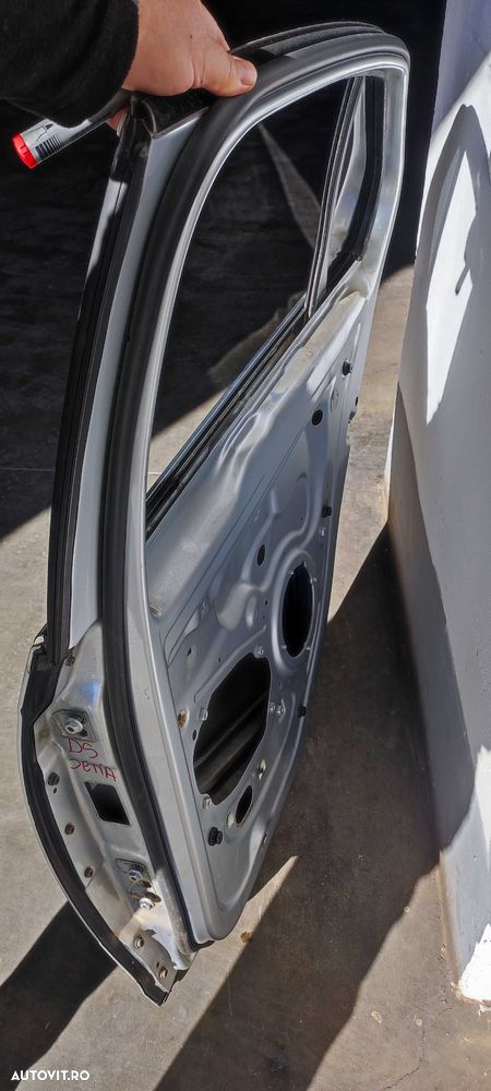 Usa spate dreapta mic defect volkswagen vw JETTA an 2007  culoare LA7W - 7