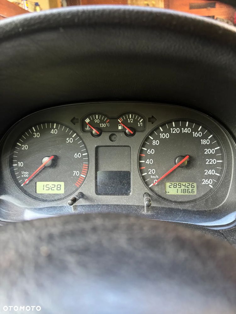 Volkswagen Golf 1.6 Comfortline - 11