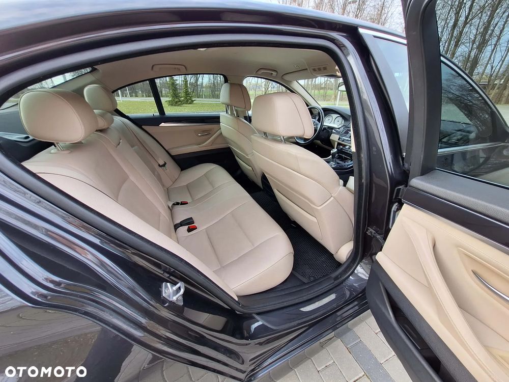 BMW Seria 5 520d Luxury Line - 12