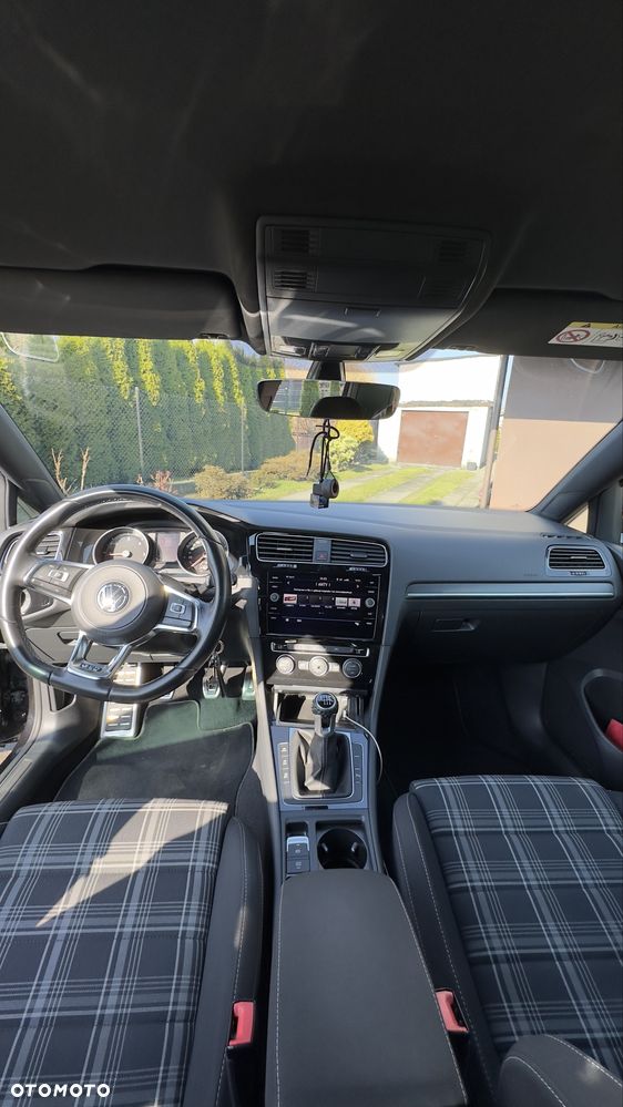 Volkswagen Golf - 6