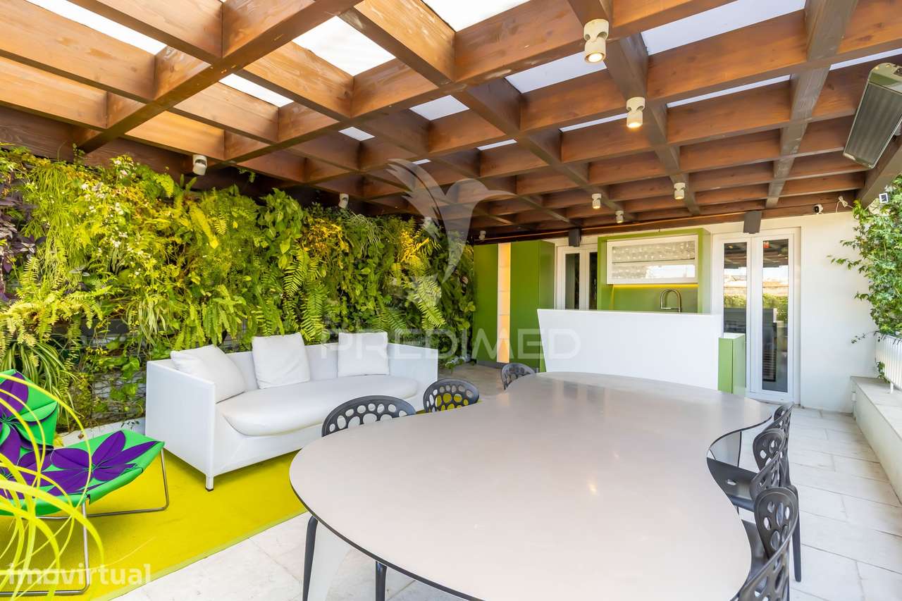 Apartamento T2 com Parqueamento, Piscina e Jardim- Rua das Farinhas... - Grande imagem: 3/29