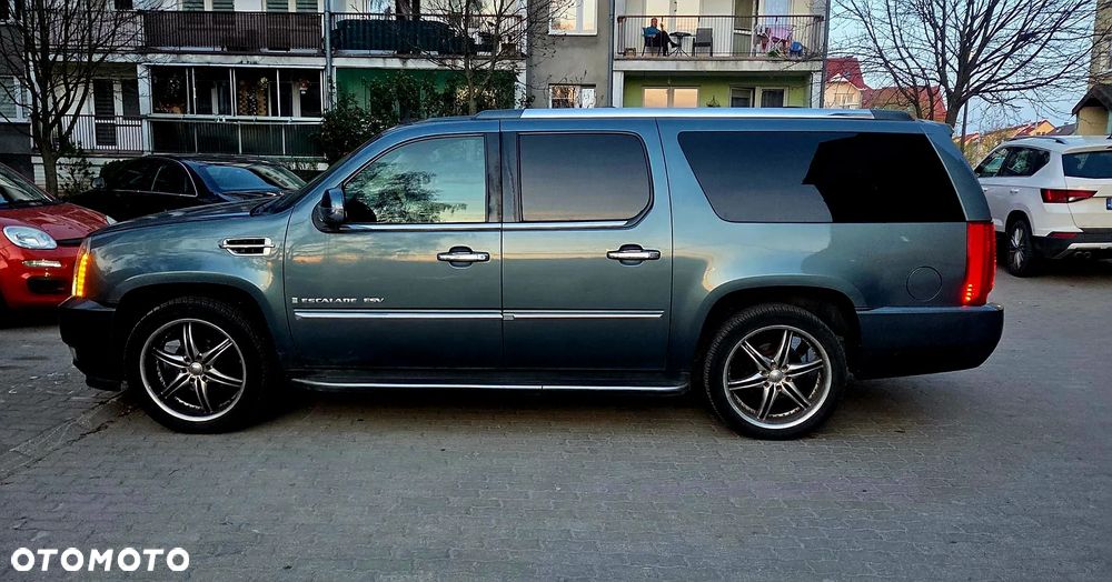 Cadillac Escalade - 3