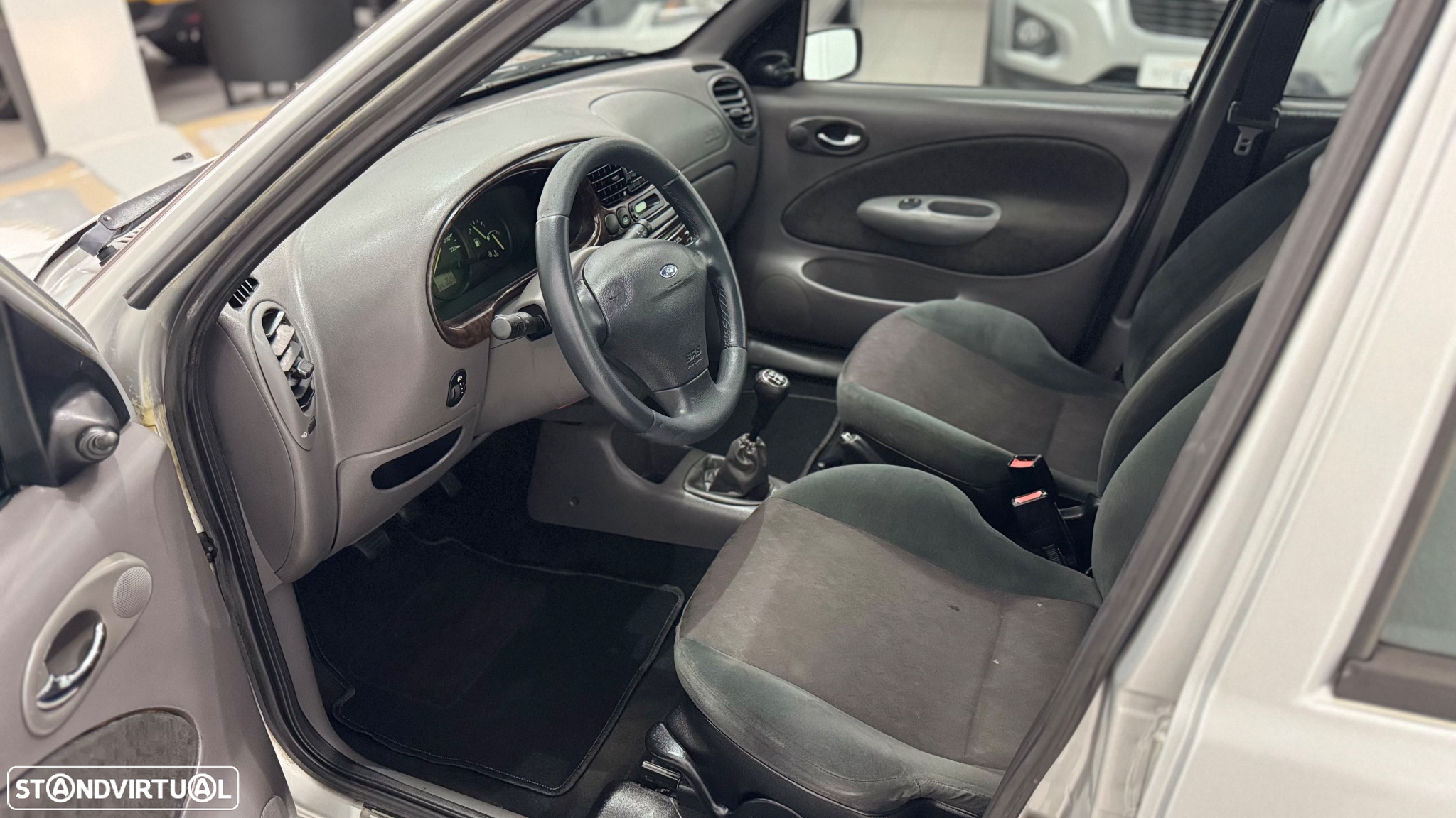 Ford Fiesta 1.25 Ghia - 22