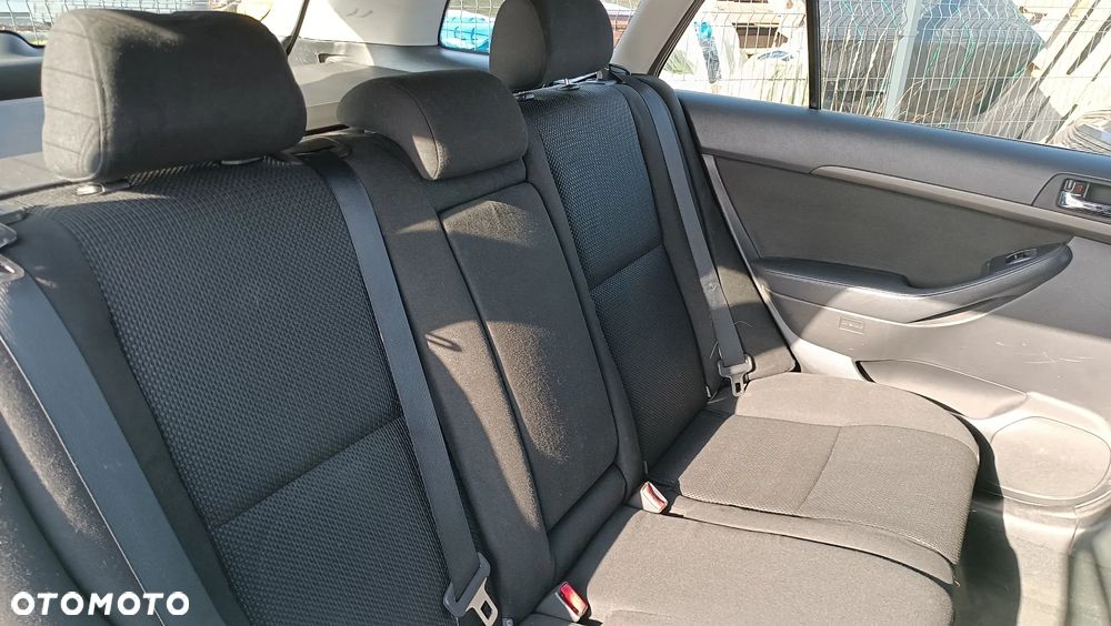 Toyota Avensis 2.0 D-4D - 5