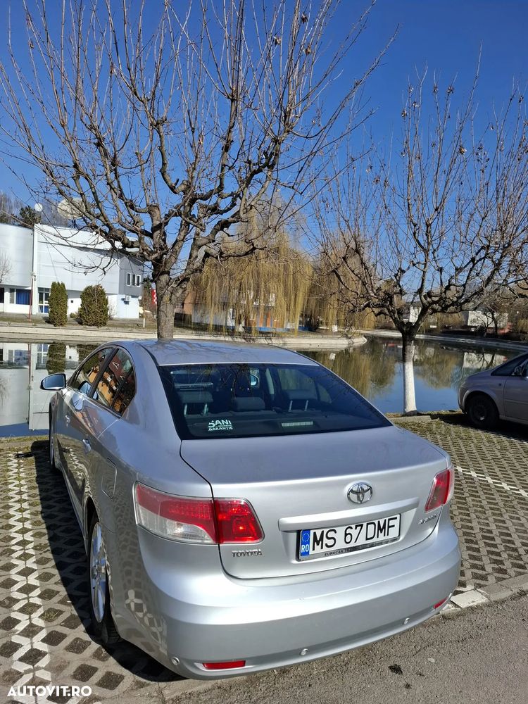Toyota Avensis - 5