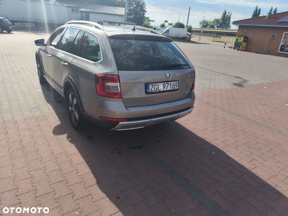 Skoda Octavia Scout 2.0 TDI 4x4 DSG - 9