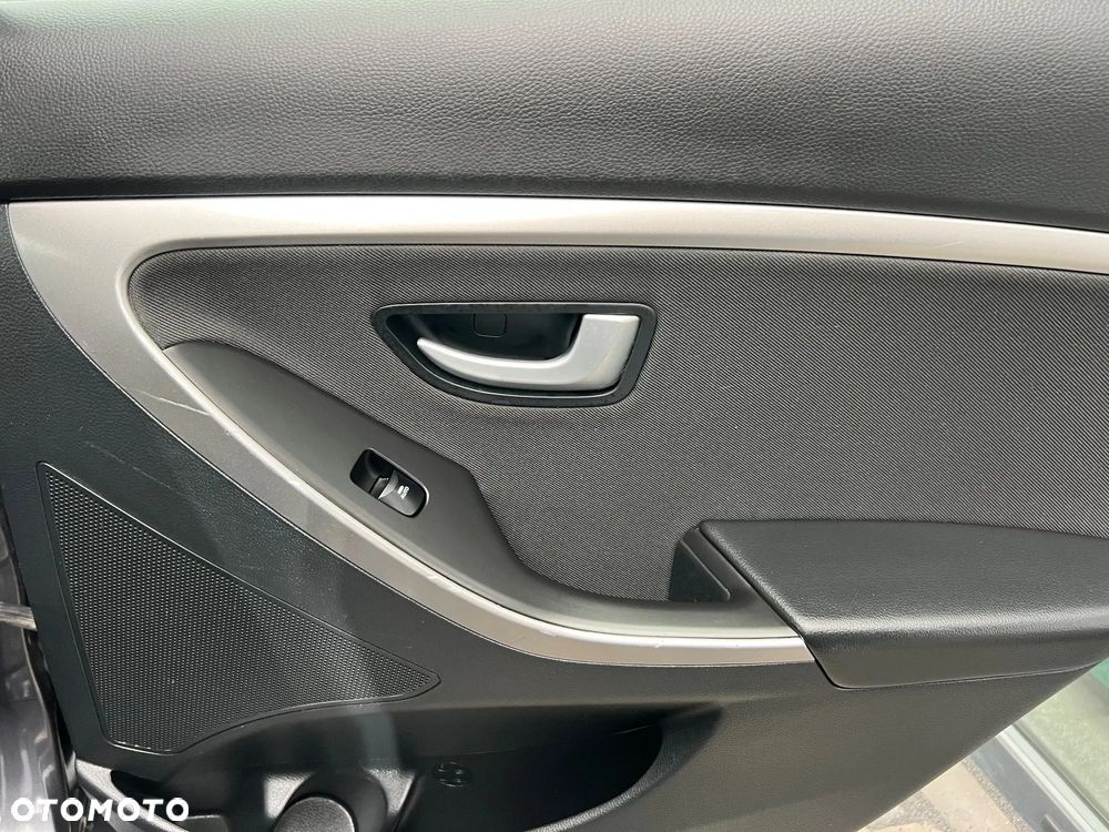 Hyundai i30 1.6 CRDi Automatik Style - 13