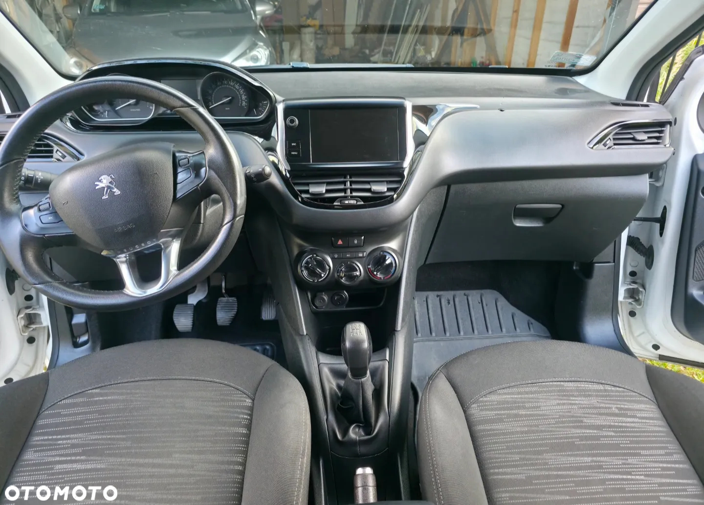 Peugeot 208 1.6 BlueHDi Allure S&S - 12