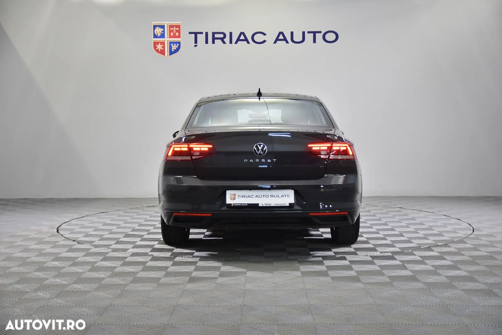 Volkswagen Passat - 4