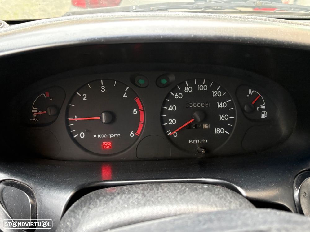 Hyundai H-1 Starex - 10