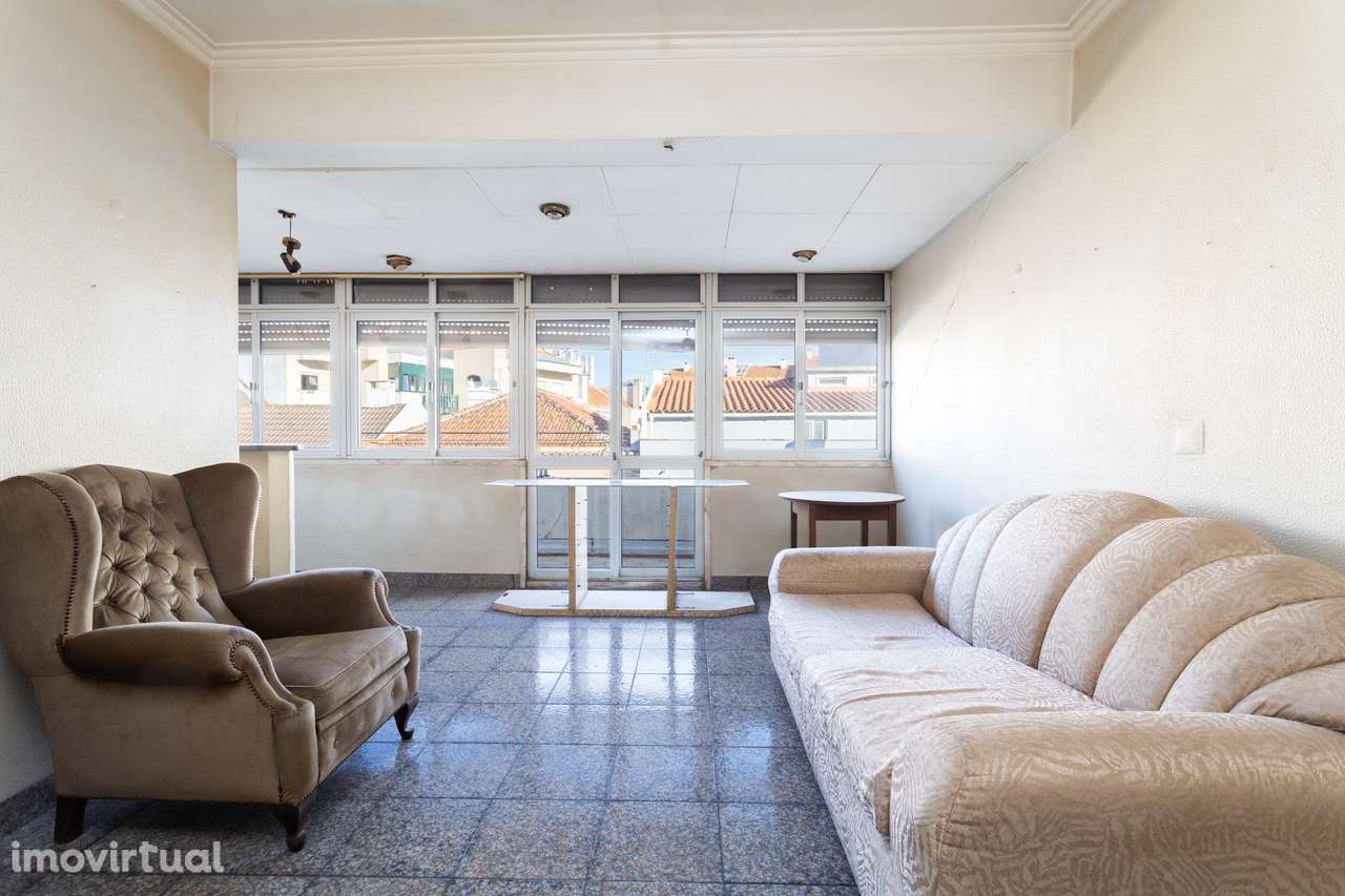 Amadora, Apartamento T2 com Sótão e Garagem - Grande imagem: 2/34