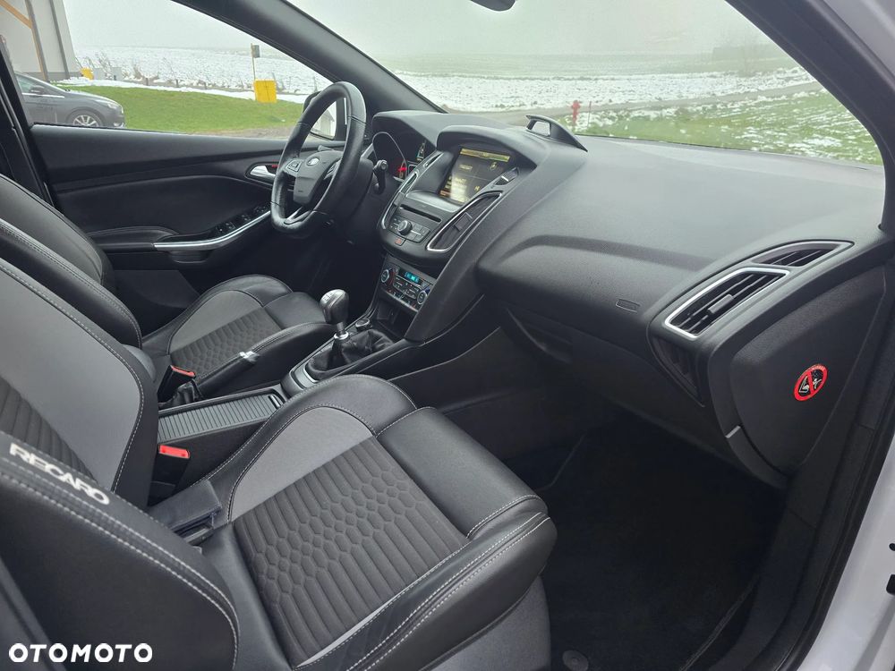 Ford Focus 2.0 EcoBoost ST mit Leder-Exclusiv-Paket - 23