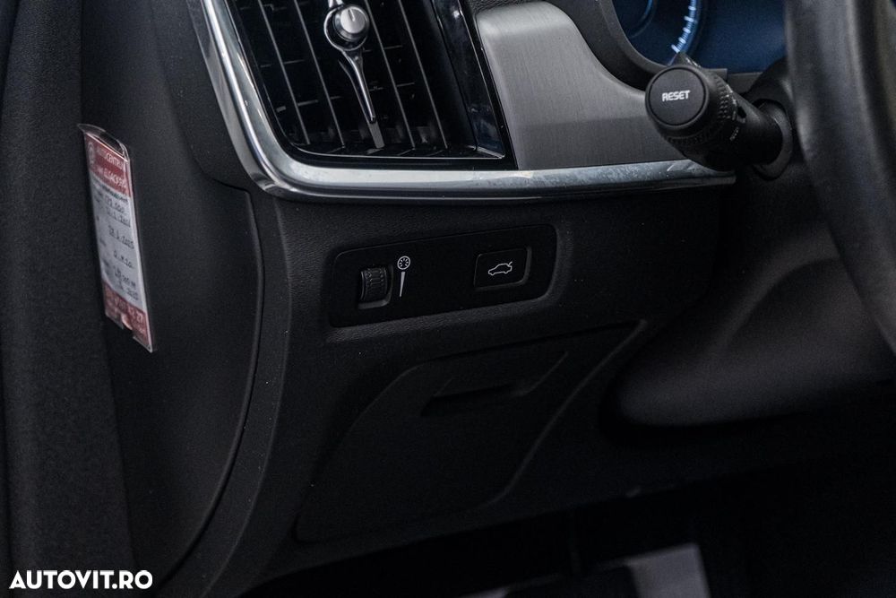 Volvo S90 D4 Geartronic Momentum Pro - 28