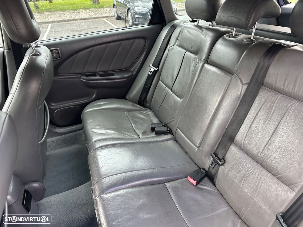 Toyota Avensis SW 2.0 D4D Terra - 13