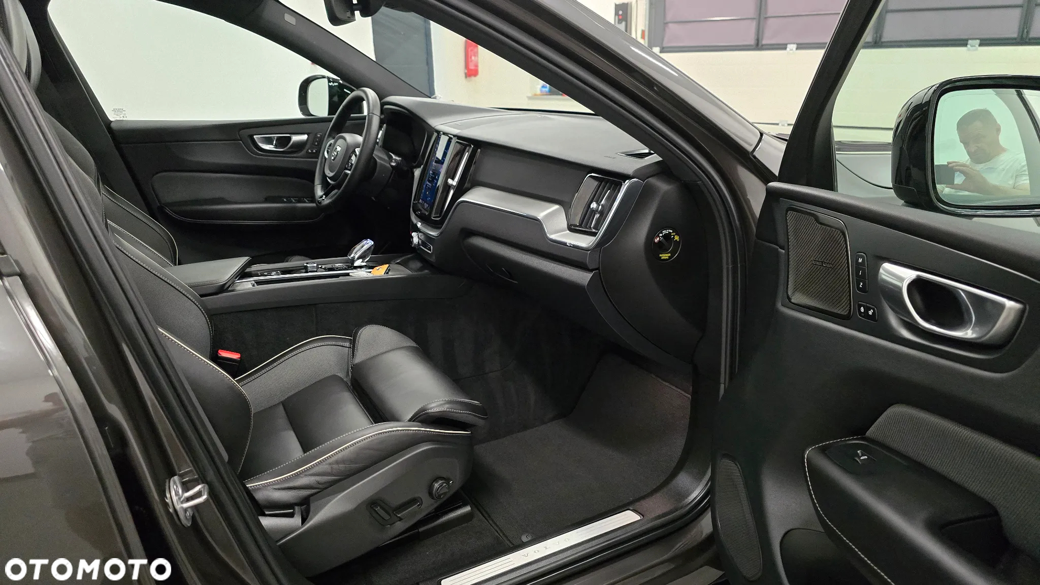Volvo XC 60 B4 D AWD Plus Dark - 18