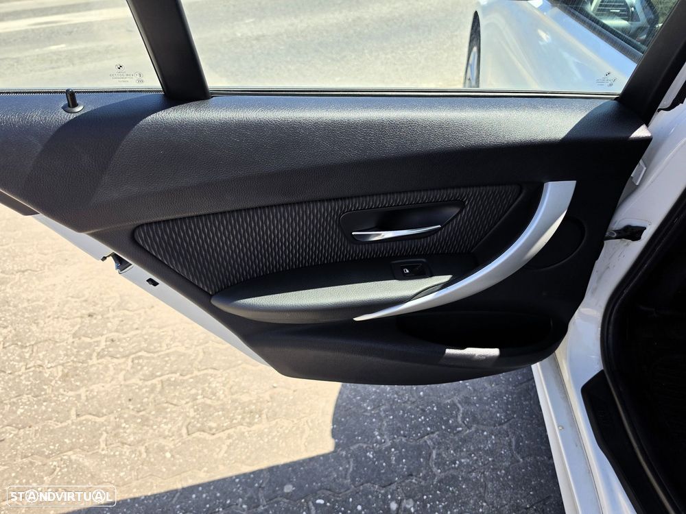 BMW 318 d Line Modern - 40