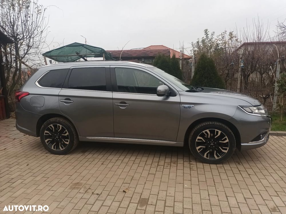 Mitsubishi Outlander 2.0 4WD CVT Plus - 2