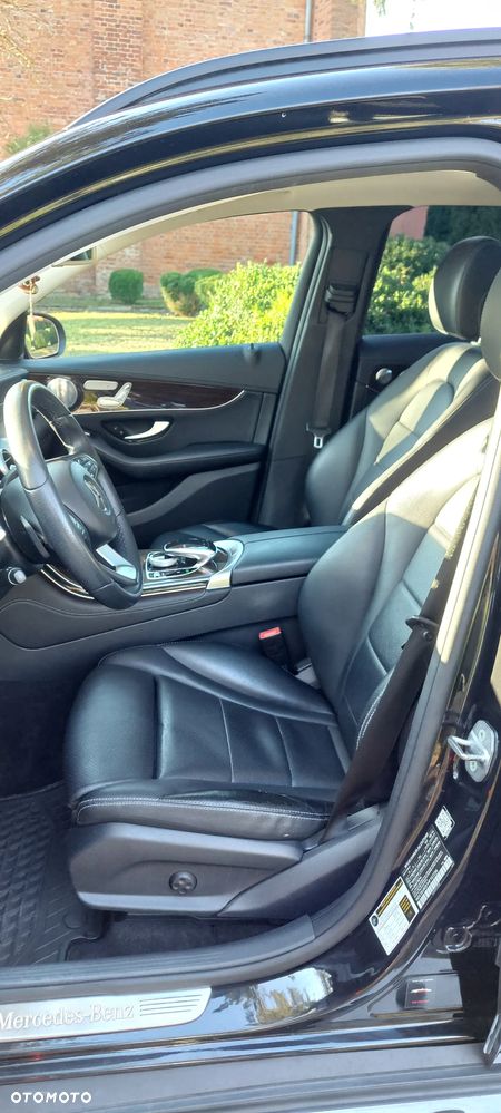 Mercedes-Benz GLC 300 4Matic 9G-TRONIC AMG Line - 12