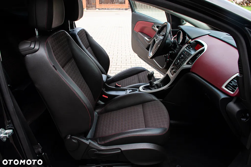 Opel Astra IV GTC 1.6 T Sport - 24