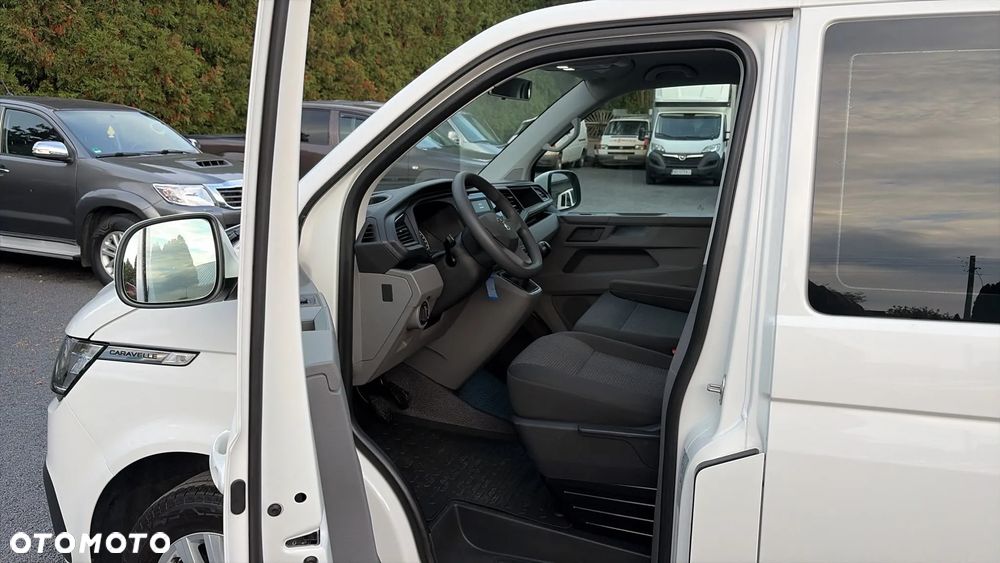 Volkswagen Caravelle - 10