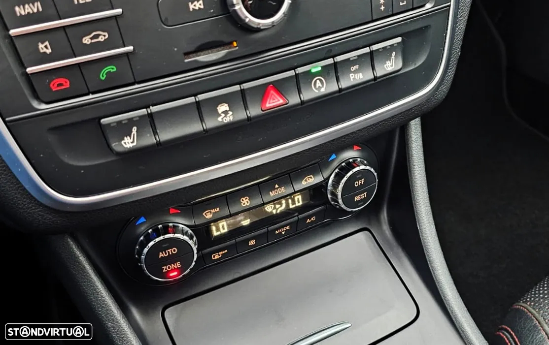 Mercedes-Benz CLA 45 AMG 4Matic 7G-DCT - 30