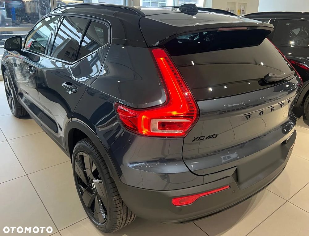 Volvo XC 40 B4 B DKG Ultra Black Edition - 13