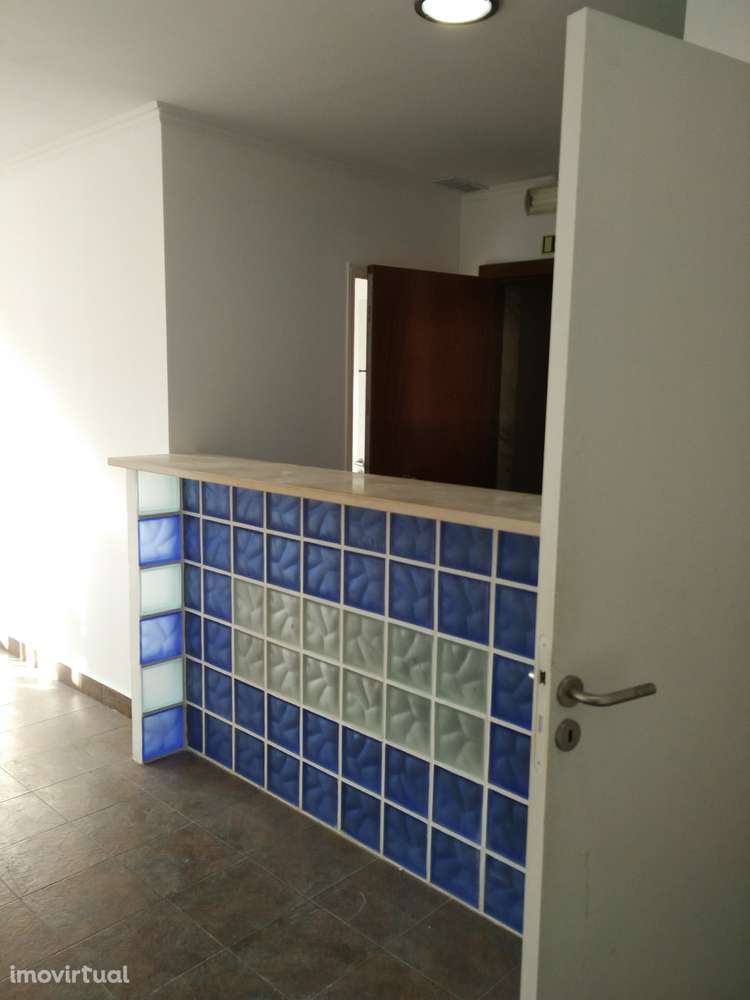 Imóvel Comercial em Agualva para Arrendar - Grande imagem: 3/16