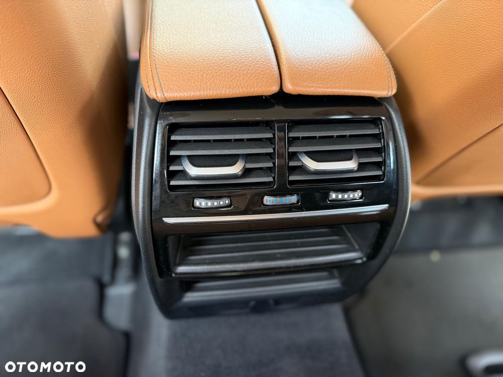 BMW Seria 5 530i xDrive - 16