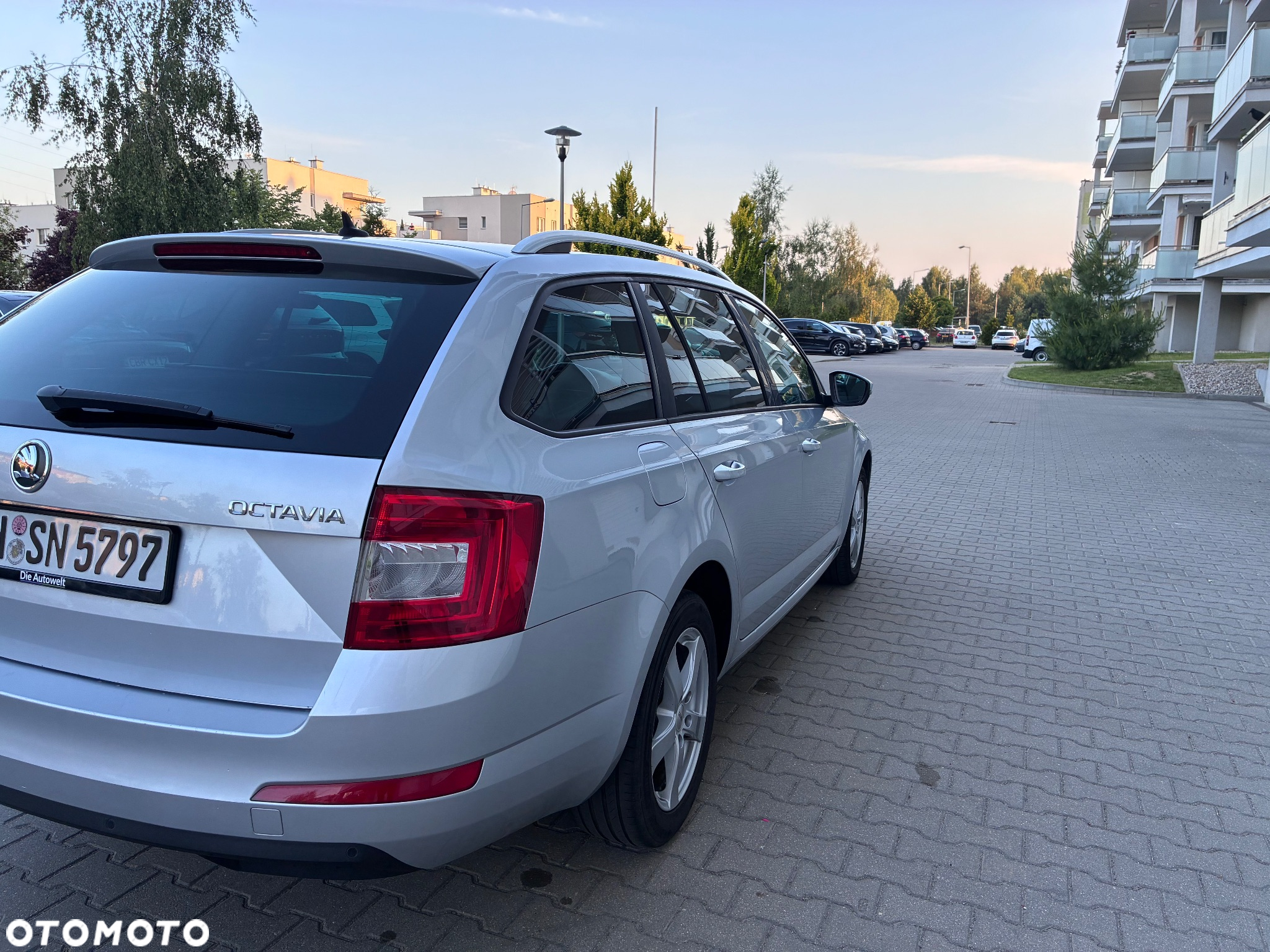 Skoda Octavia 1.6 TDI Ambiente DSG - 20