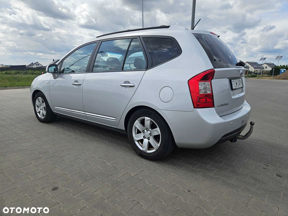 Kia Carens - 4