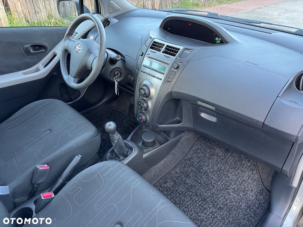 Toyota Yaris 1.0 VVT-i Sol - 10