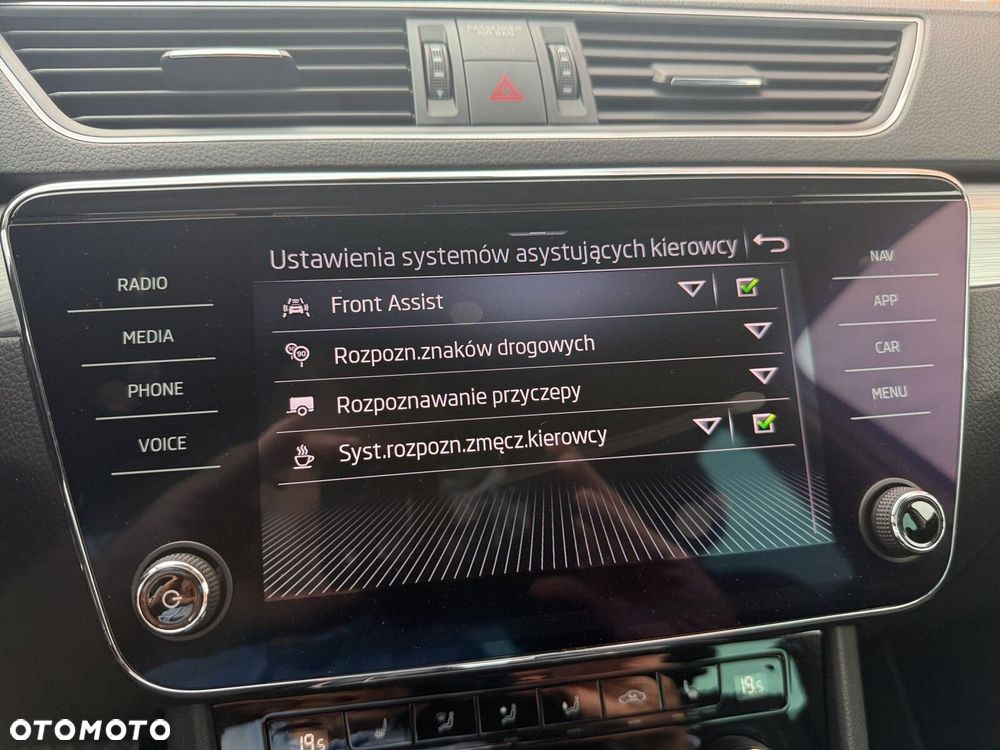 Skoda Superb 2.0 TDI SCR Ambition DSG - 28