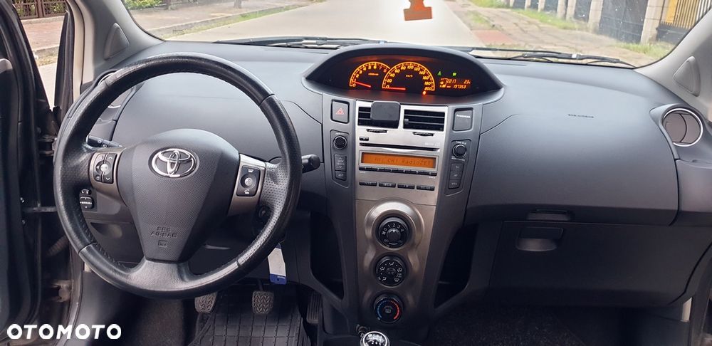 Toyota Yaris 1.33 VVT-i Sol - 13