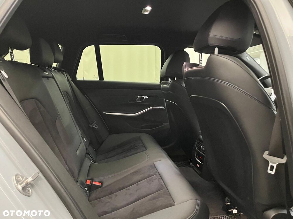 BMW Seria 3 320d xDrive mHEV M Sport - 37