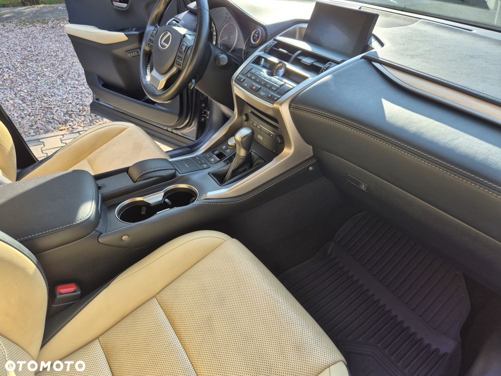 Lexus NX 300h Prestige AWD - 15