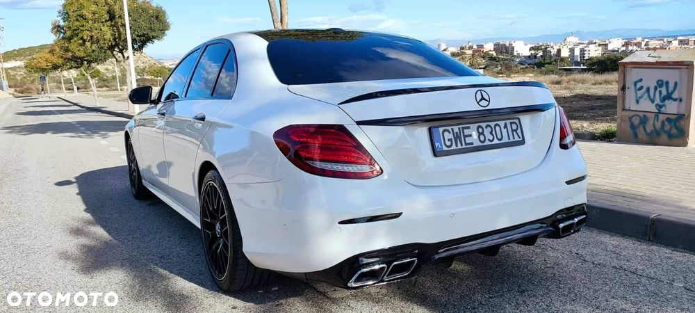 Mercedes-Benz Klasa E 300 9G-TRONIC - 12