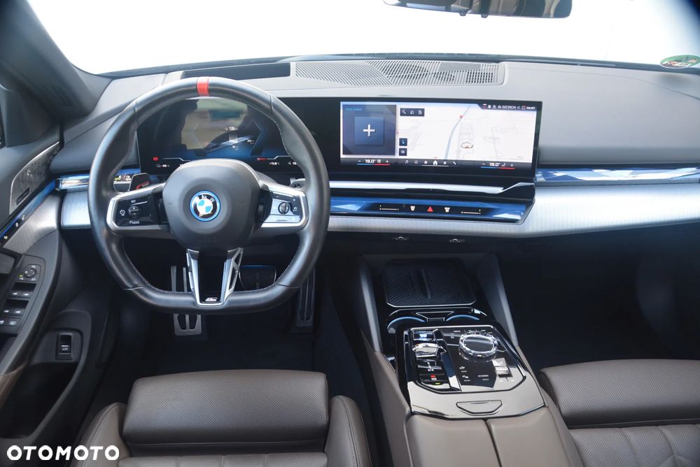 BMW i5 83.9kWh M60 xDrive - 8