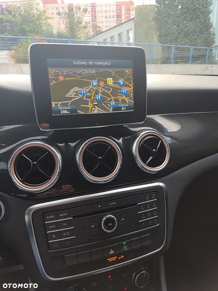 Mercedes-Benz CLA 180 - 9