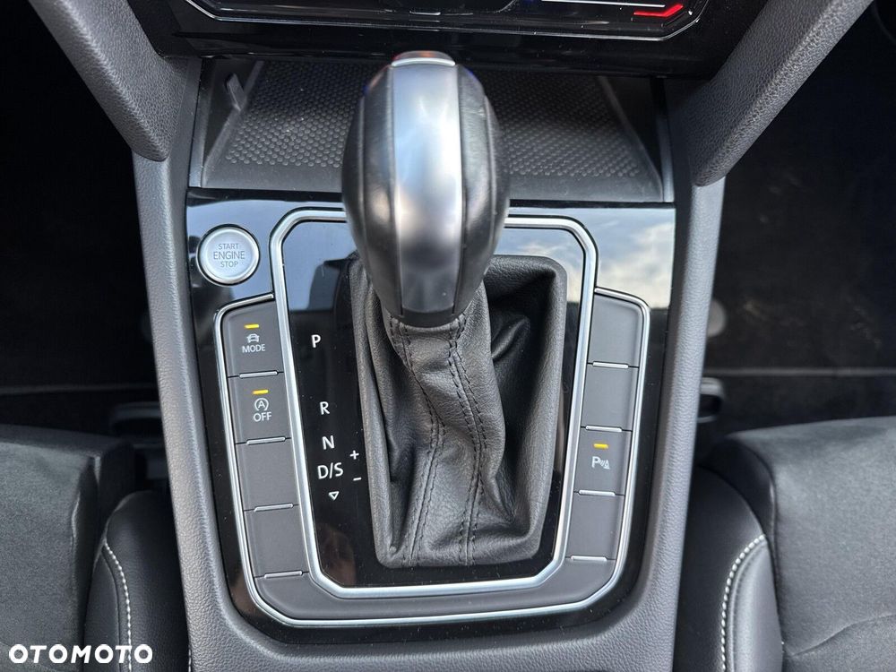 Volkswagen Passat Variant 2.0 TDI SCR Elegance DSG - 24