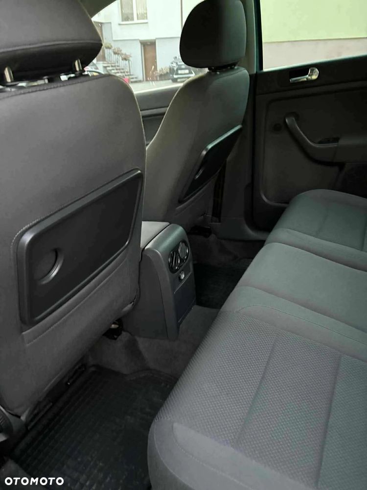 Volkswagen Golf V 2.0 TDI Comfortline - 14