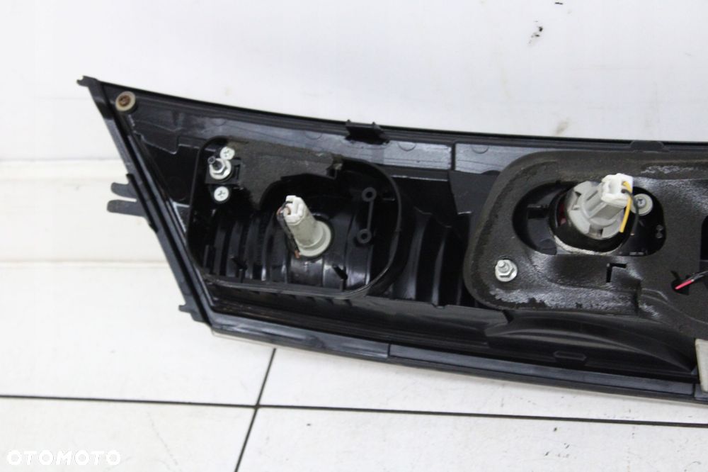 HONDA CIVIC VIII 06R- BLENDA LAMPA LISTWA KLAPY BAGAŻNIKA TYŁ TYLNA - 7