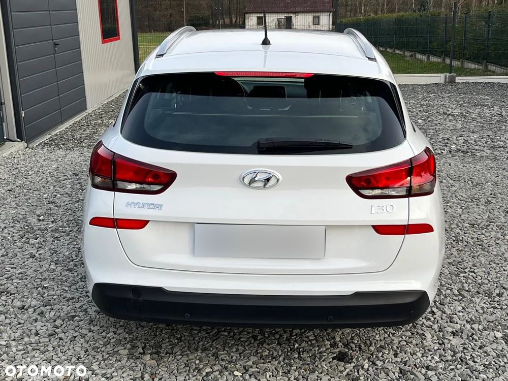 Hyundai i30 1.6 D Classic + - 6
