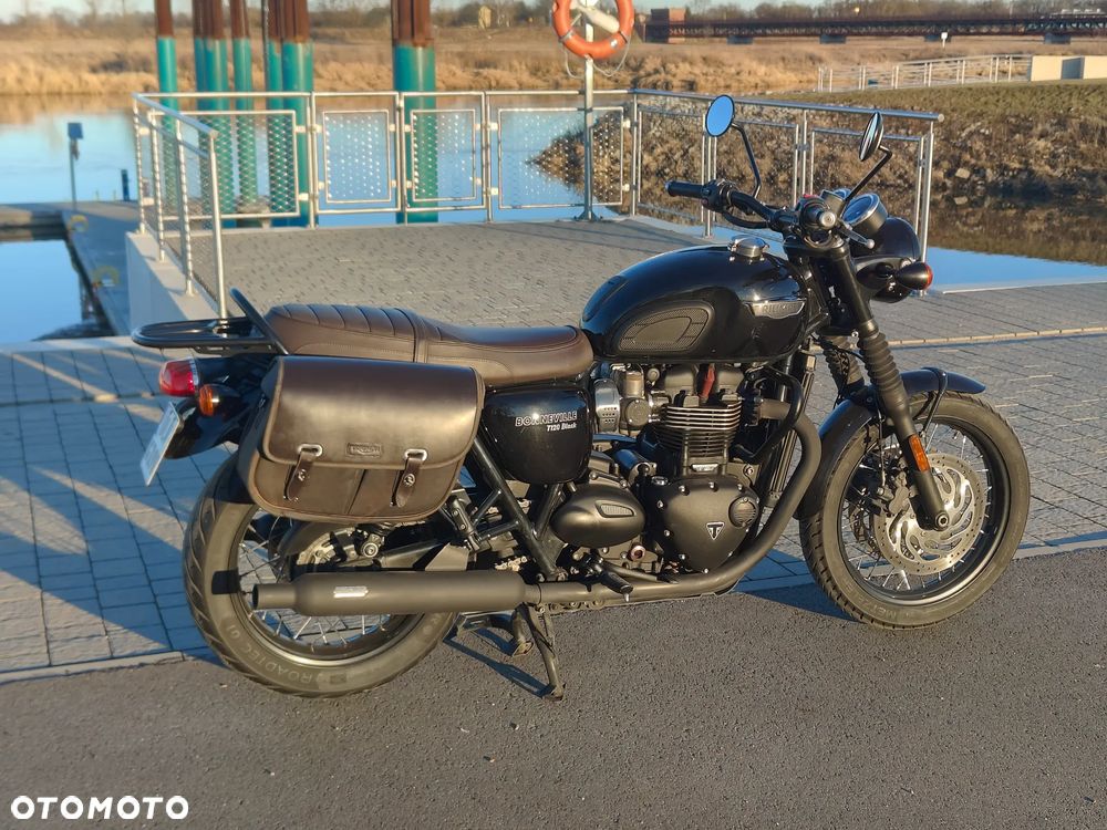 Triumph Bonneville - 2