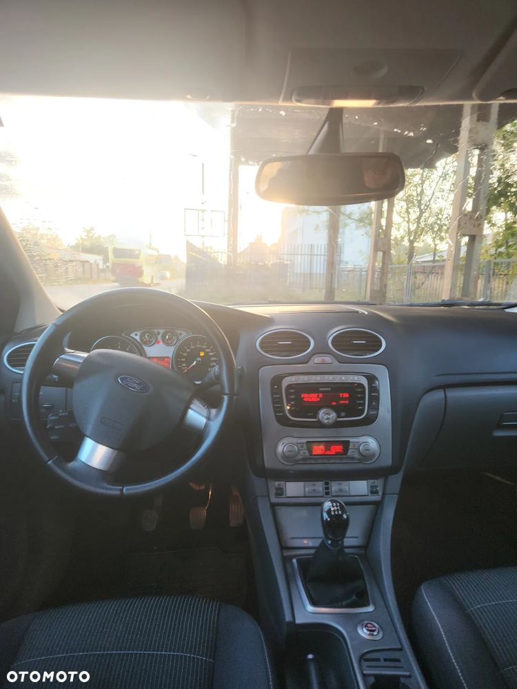 Ford Focus 2.0 ZX5 SE - 7