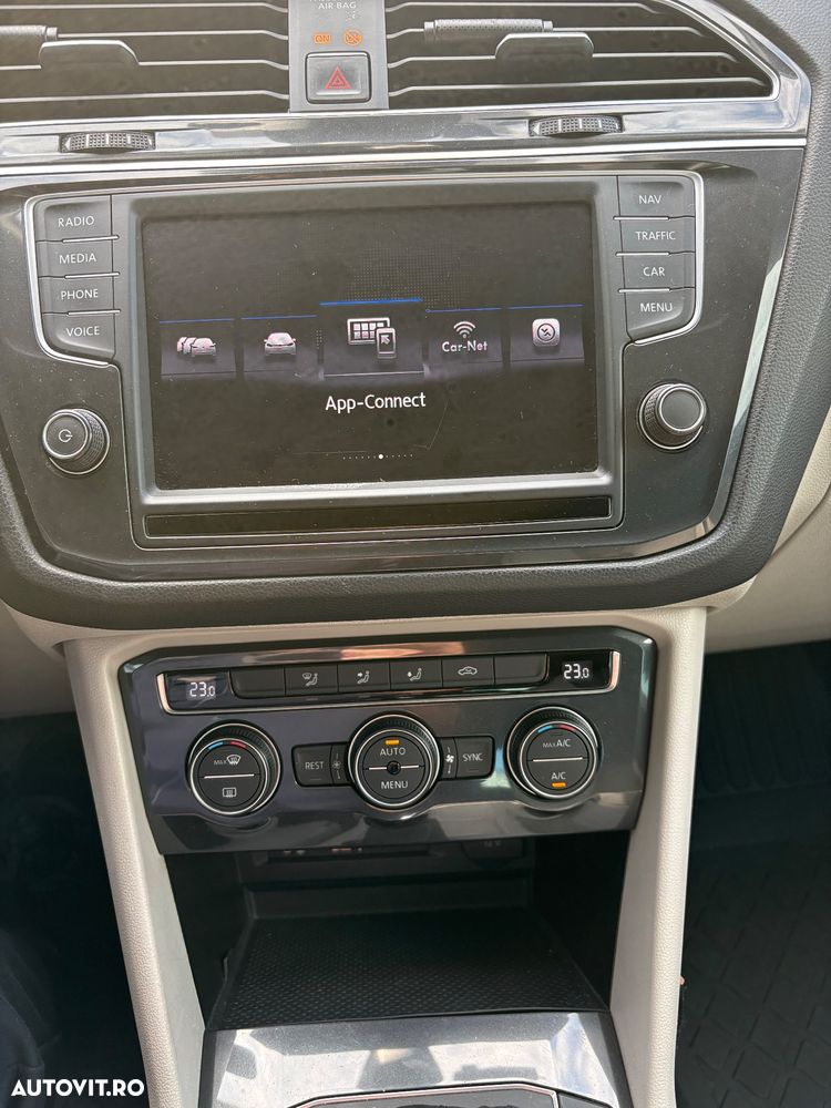 Volkswagen Tiguan 2.0 TDI SCR 4MOTION DSG Elegance - 23