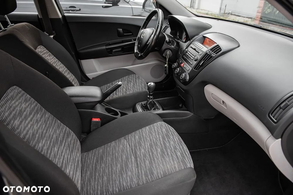 Kia Ceed 1.4 CVVT LX Basis - 25
