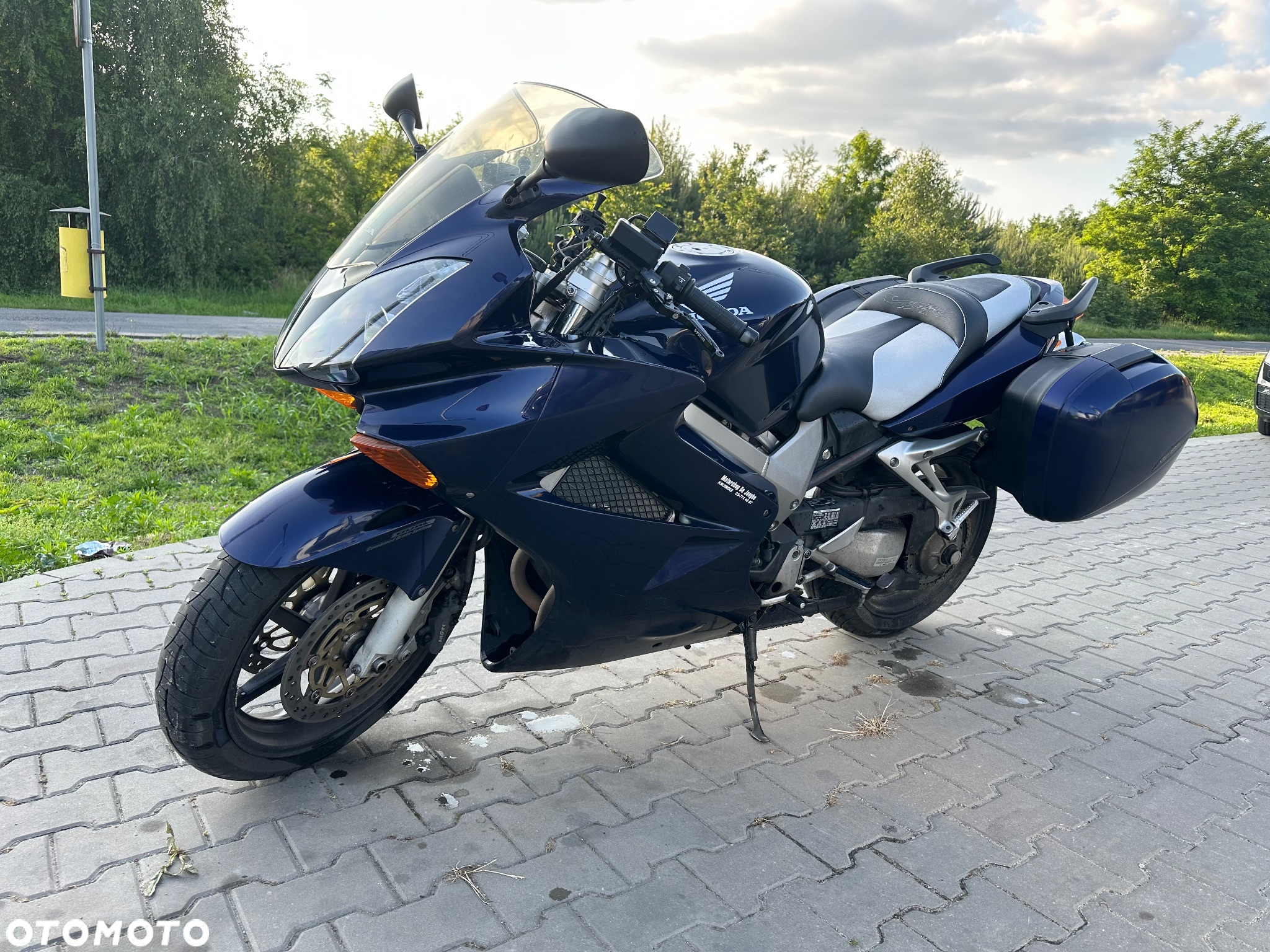 Honda VFR - 8